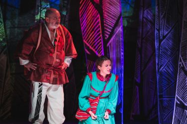 liska s duhovymi ocami