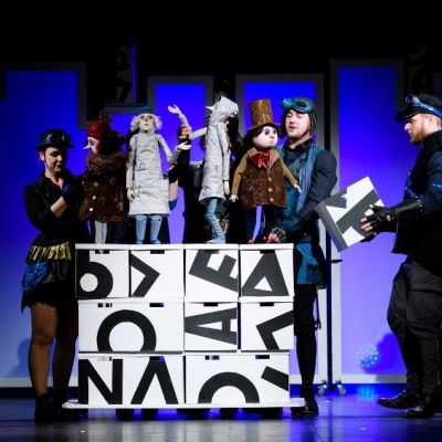 velka tovaren na slova