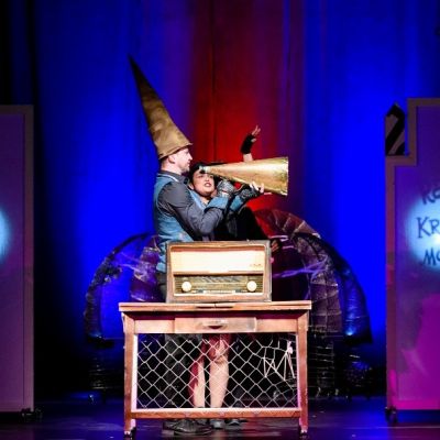 velka tovaren na slova