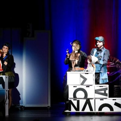 velka tovaren na slova