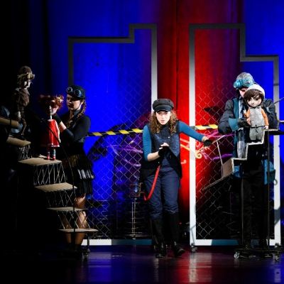 velka tovaren na slova