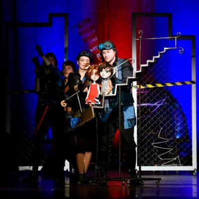 velka tovaren na slova